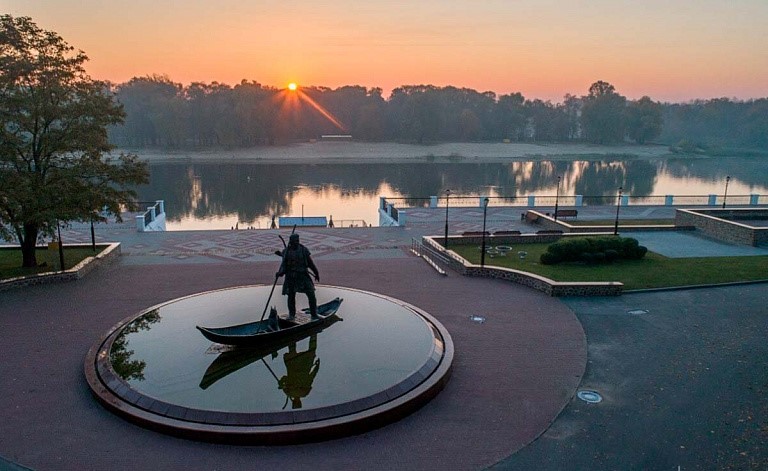 Памятник Лодочнику в Гомеле