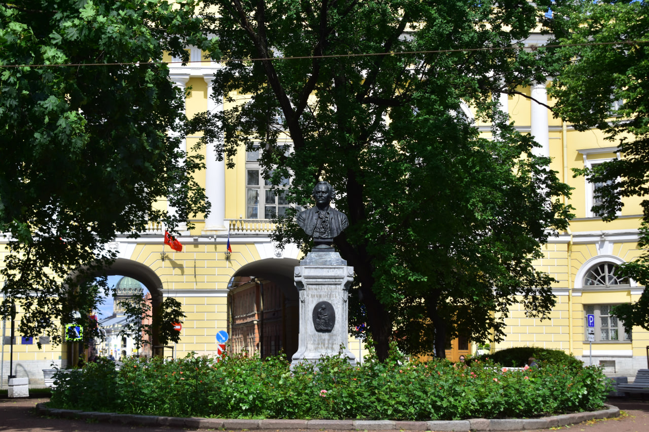 Санкт-Петербург памятник Ломоносов