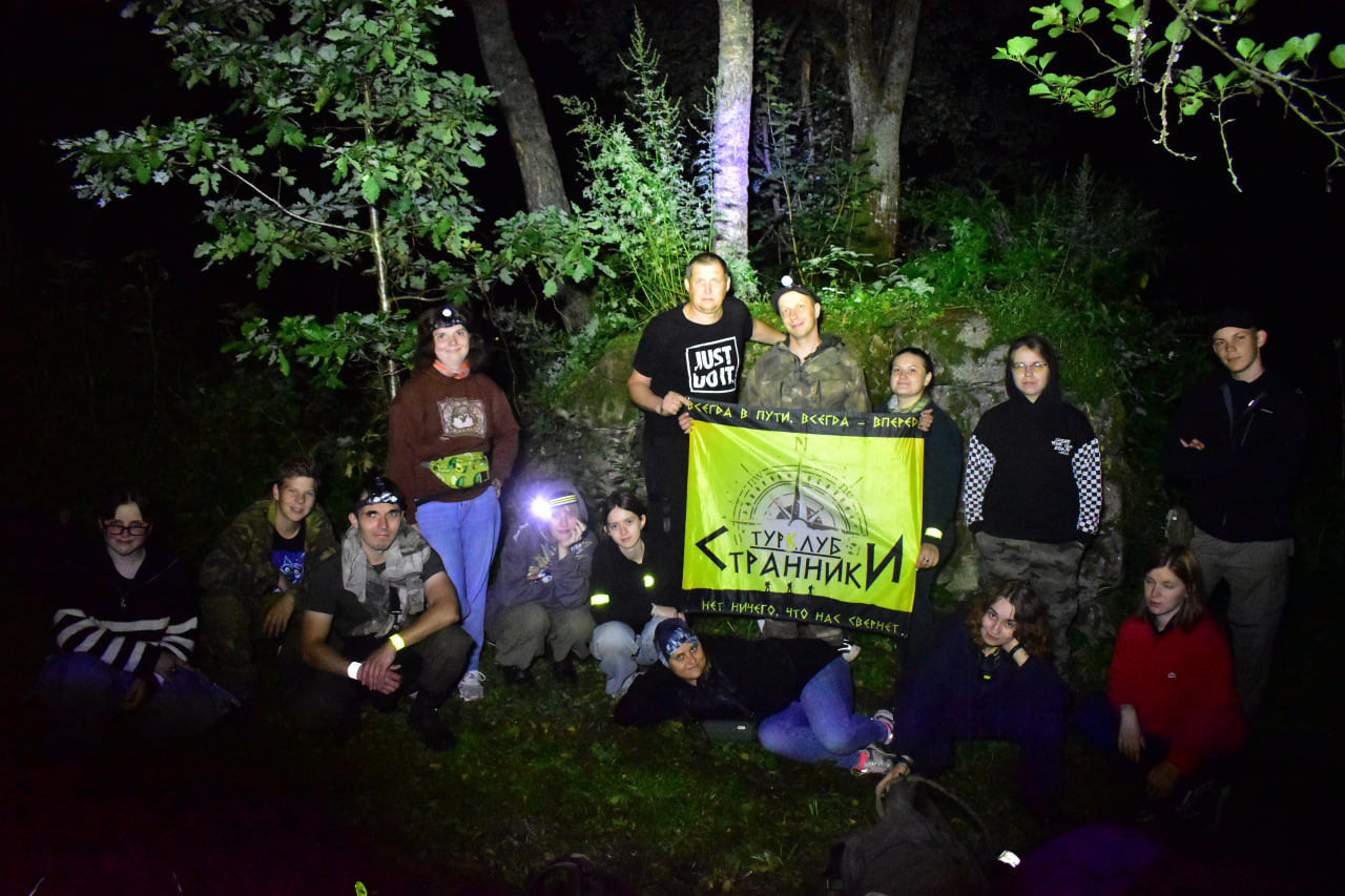 поход туристы туризм мельница руины