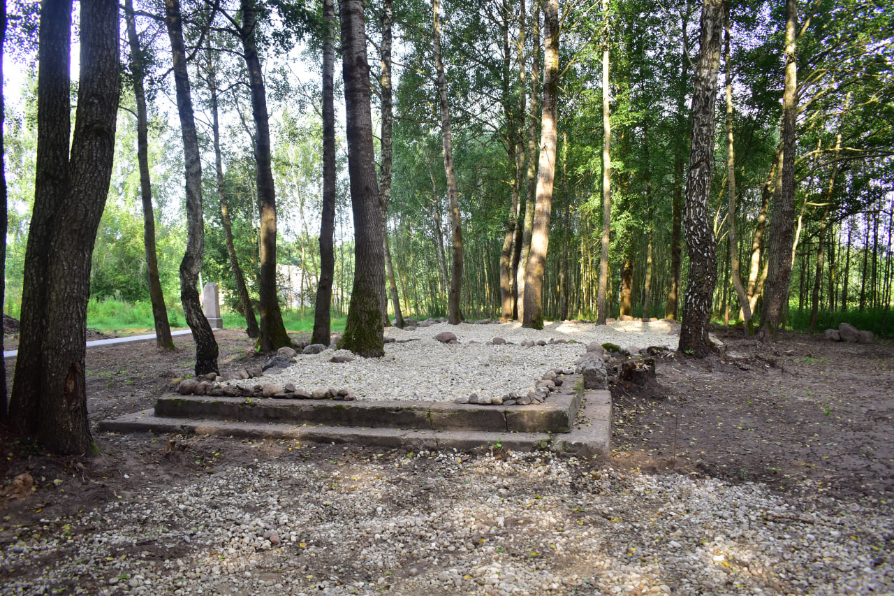 поход туристы туризм фундамент костел