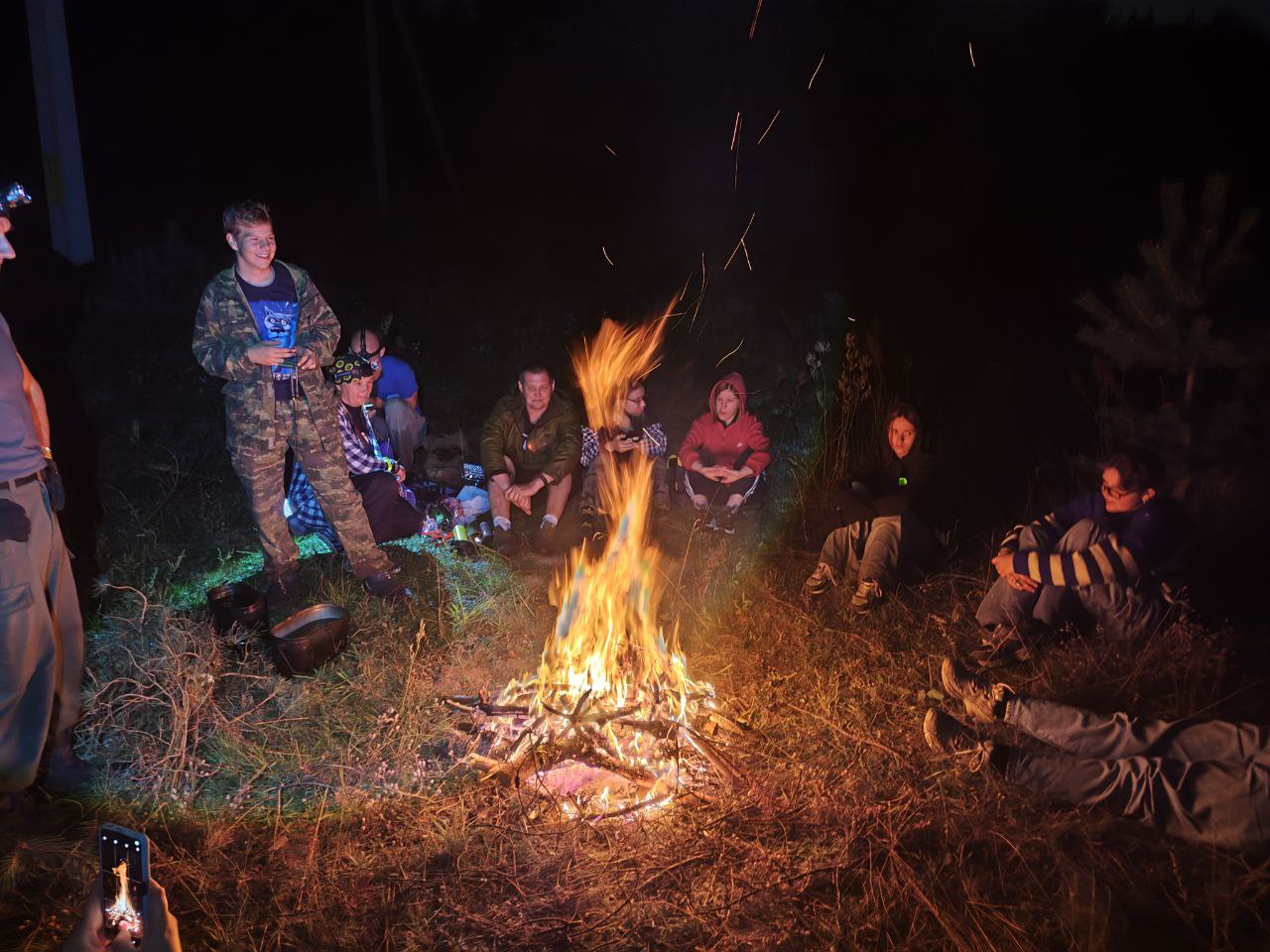поход туристы туризм костер