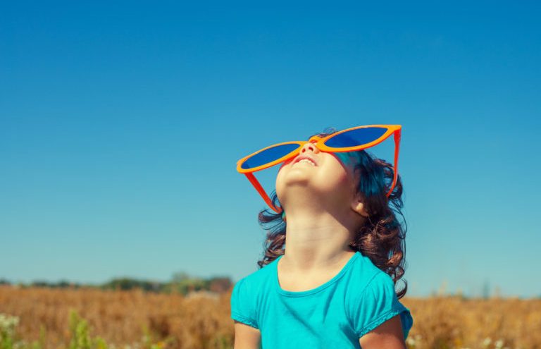 Девочка в очках