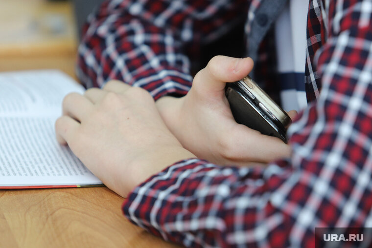 Запрет на телефоны в школах