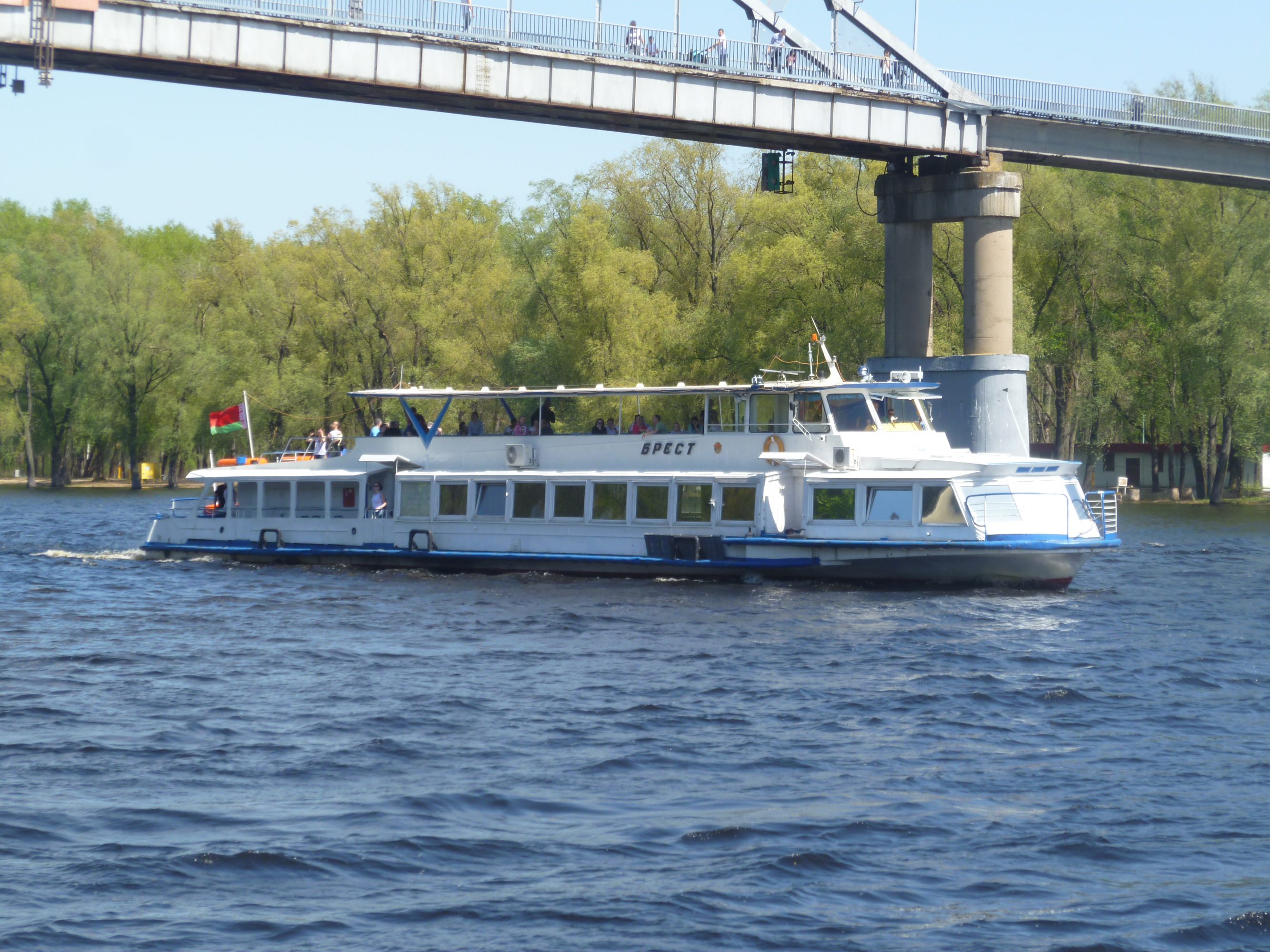 прогулочный теплоход в Гомеле