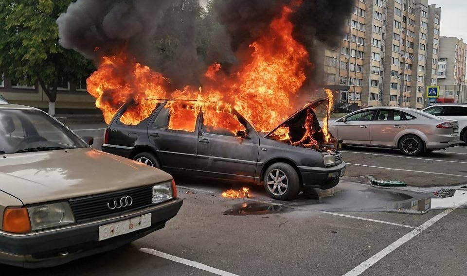 В Калинковичах сгорел автомобиль
