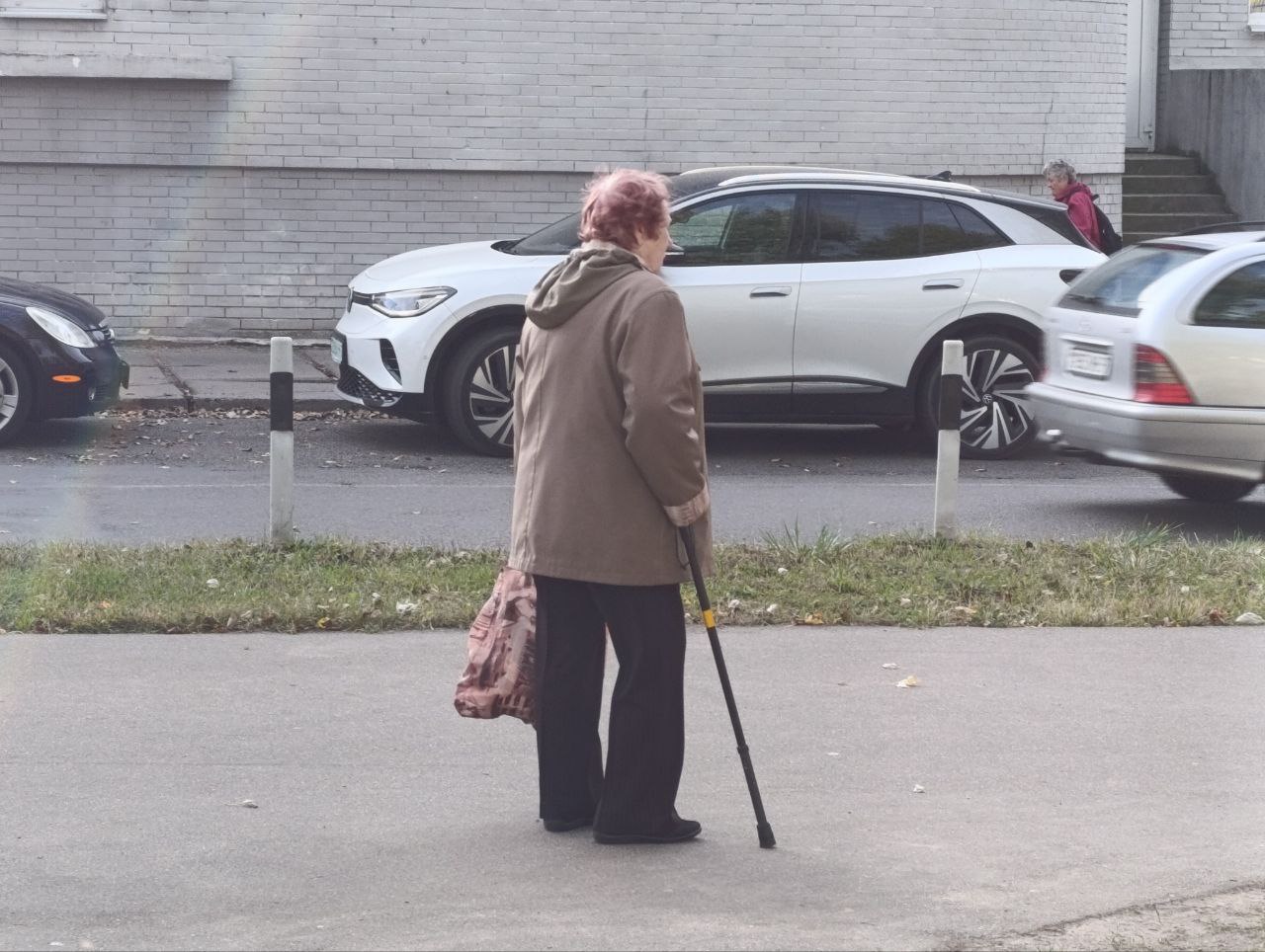 пожилой человек бабушка пенсионер