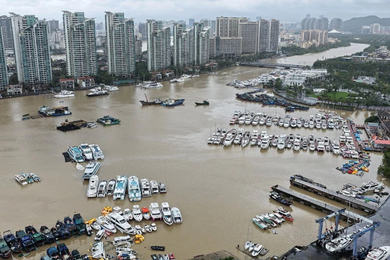 тайфун Каджики