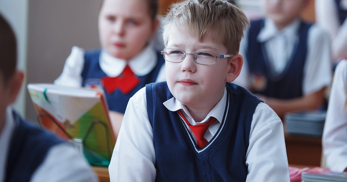 Школьник в очках