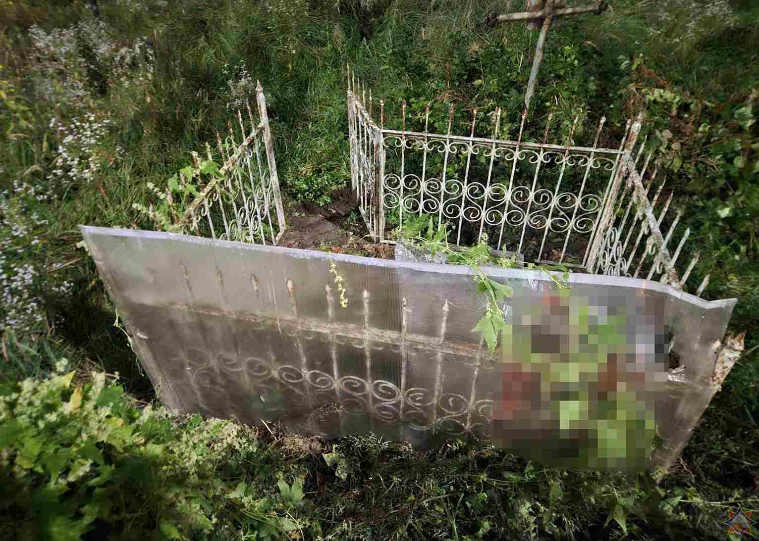 Кладбище, ограда