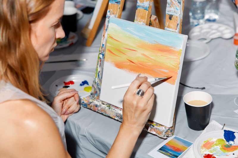 Рисование картины на холсте