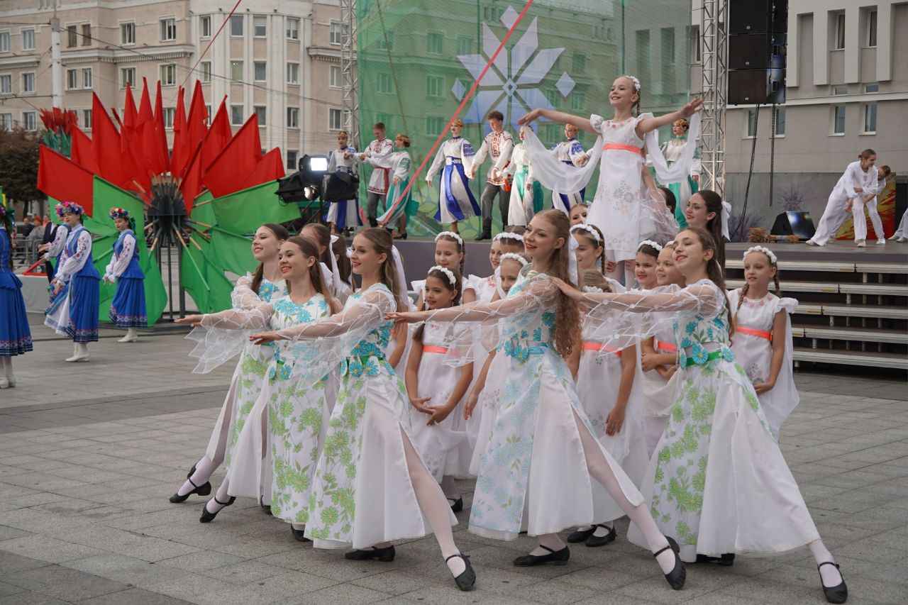 Выступление творческих коллективов, День народного Единства