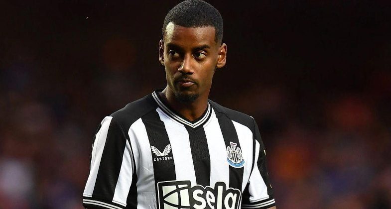 Александер Исак