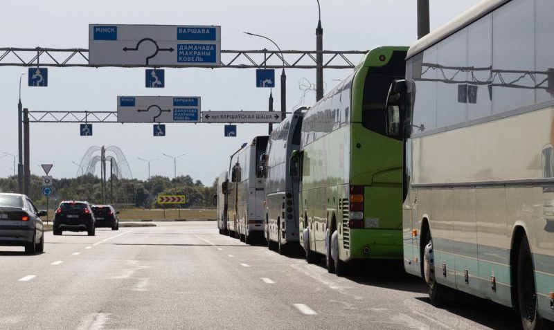 Автобусы стоят на границе с Польшей