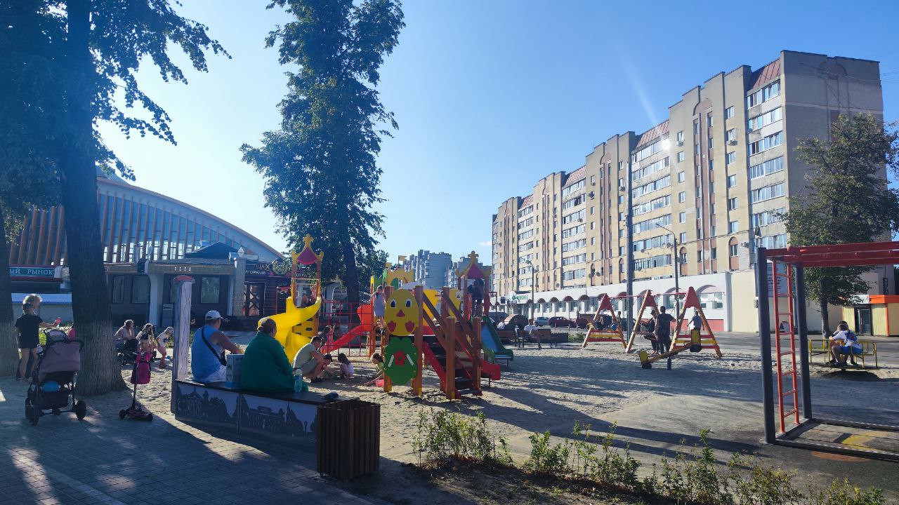 детская площадка на центральном рынке Гомель