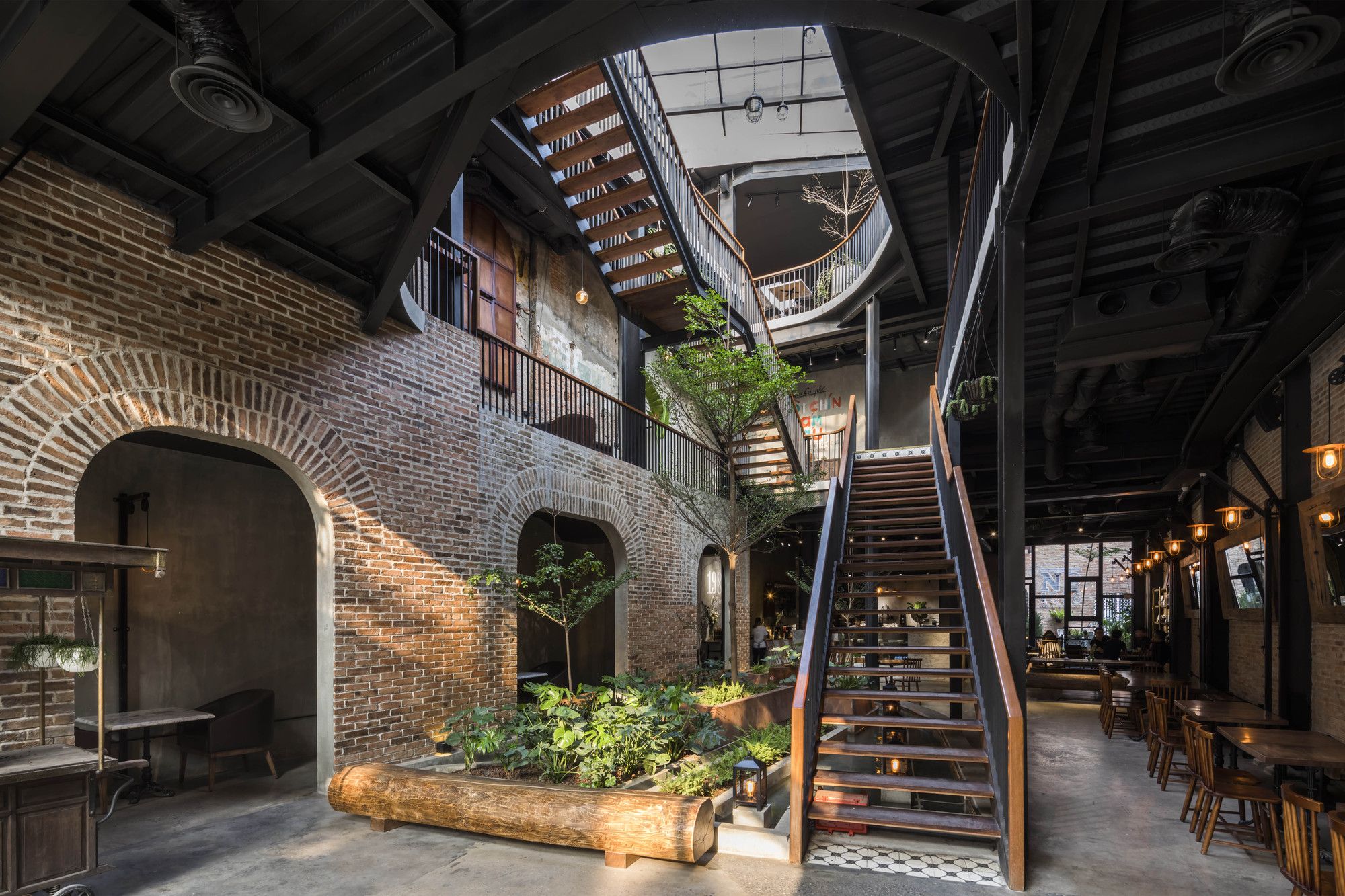 «No. 1986 Coffee & Restaurant» (Хайфон, Вьетнам)