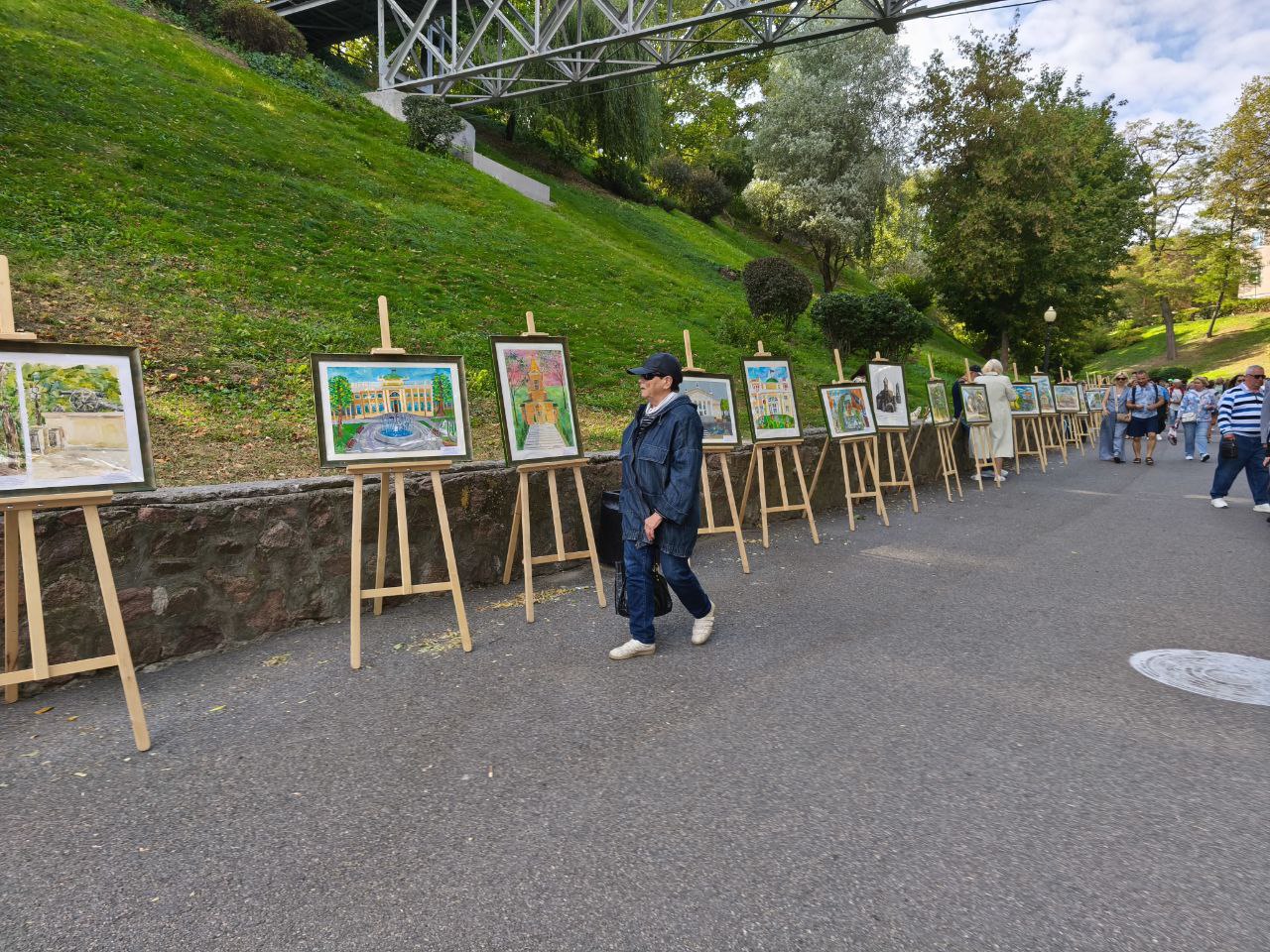 Выставки день города