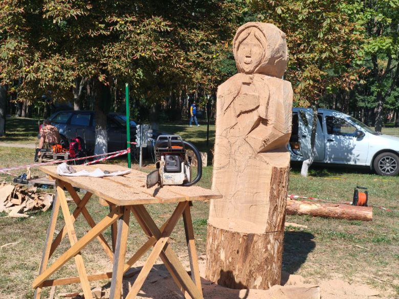 деревянная скульптура