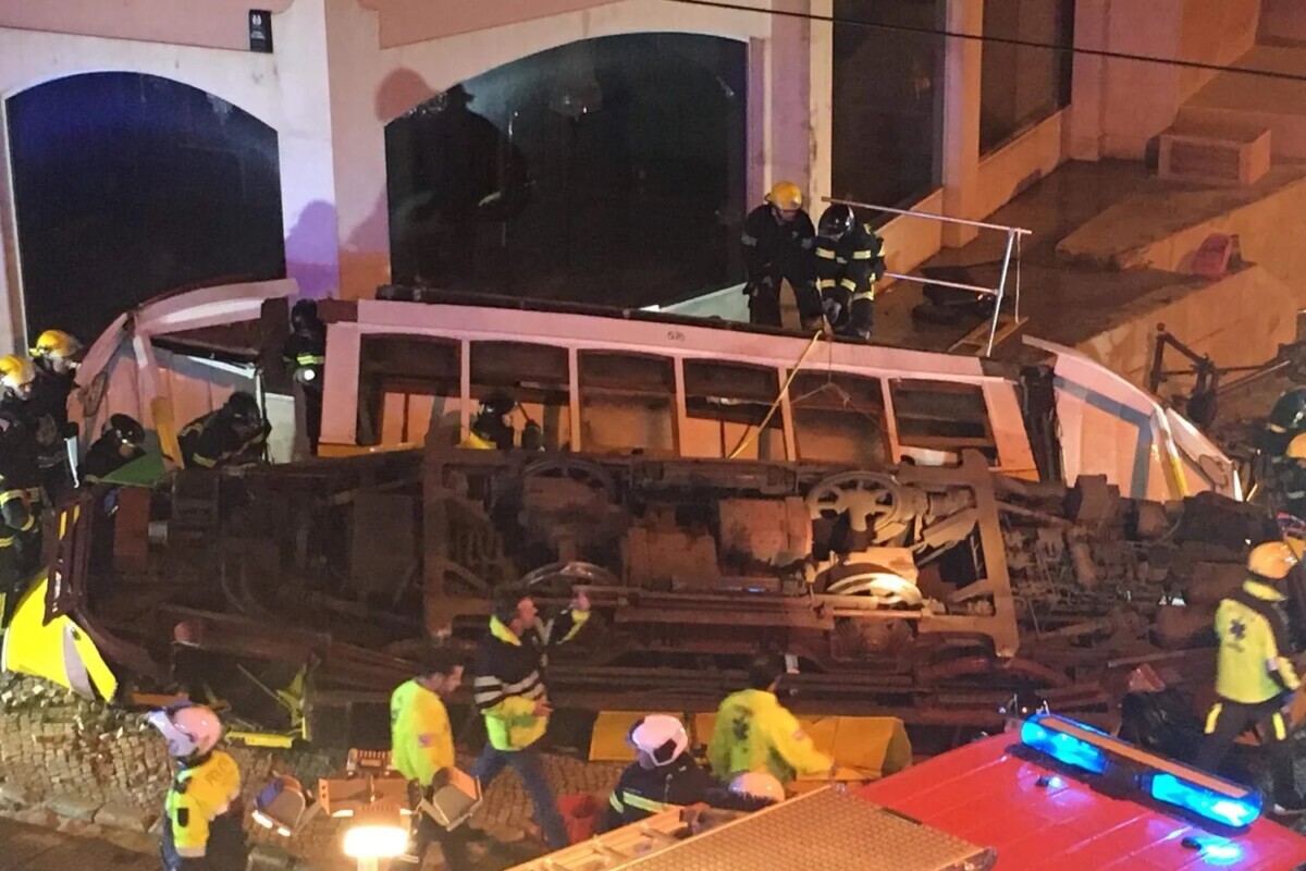 Крушение фуникулера в Лиссабоне