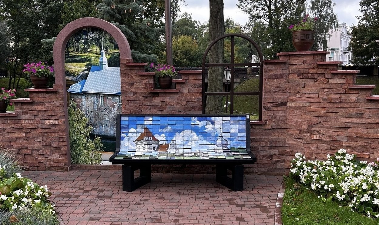 В Гродно появилась необычная скамейка-пазл