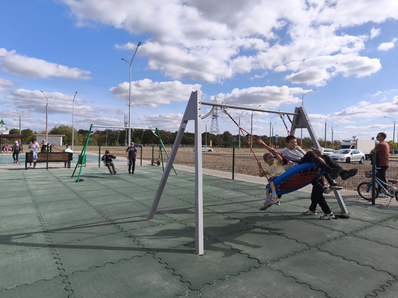 качели на Головацкого