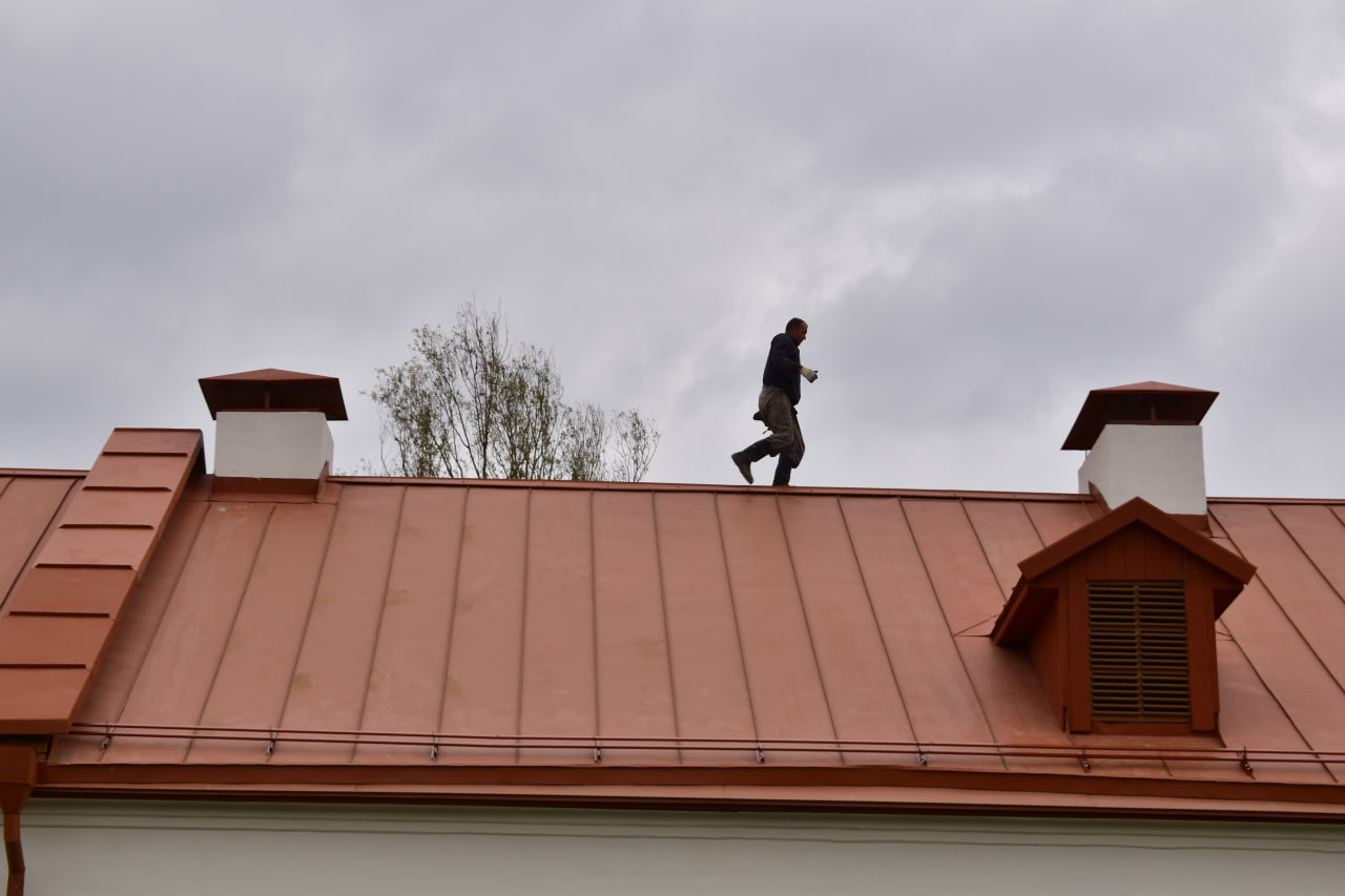 Лошицкий рабочий на крыше