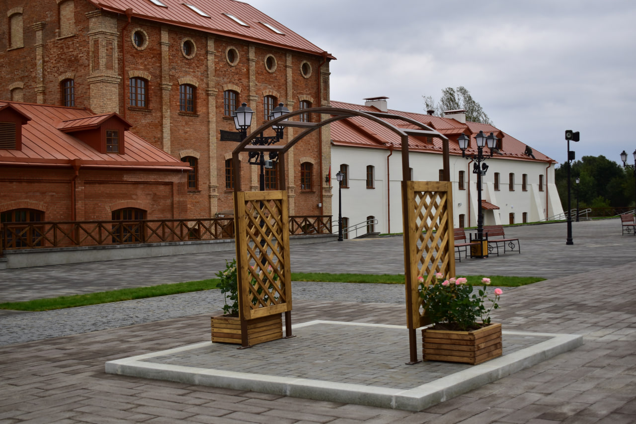 Лошицкий арка