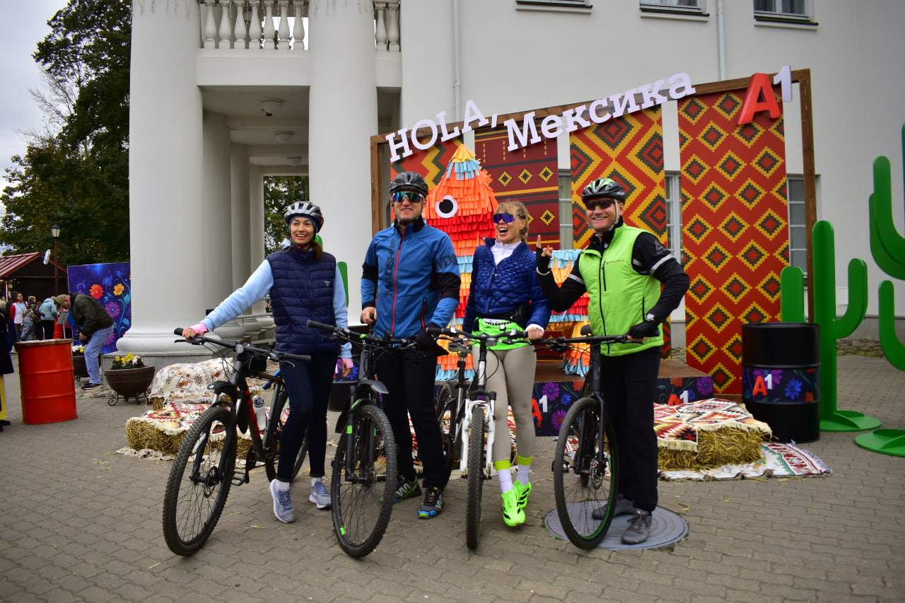 Мексика фестиваль фото фотозона велосипедисты