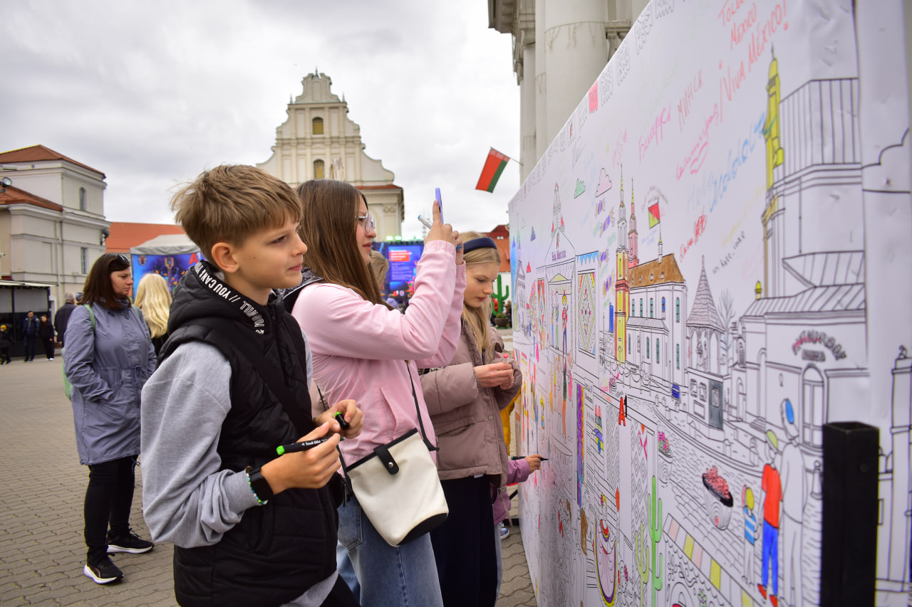 Мексика фестиваль дети рисуют развлечения