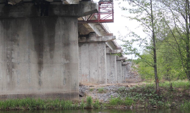 Масштабная реконструкция моста через Щару идёт в Гродненской области