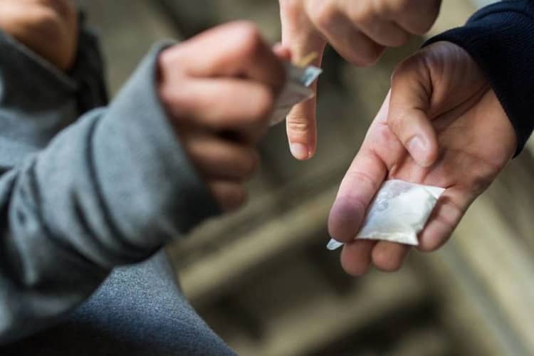 Передача наркотических средств