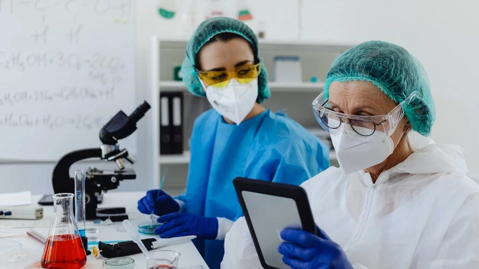 врач лаборатория