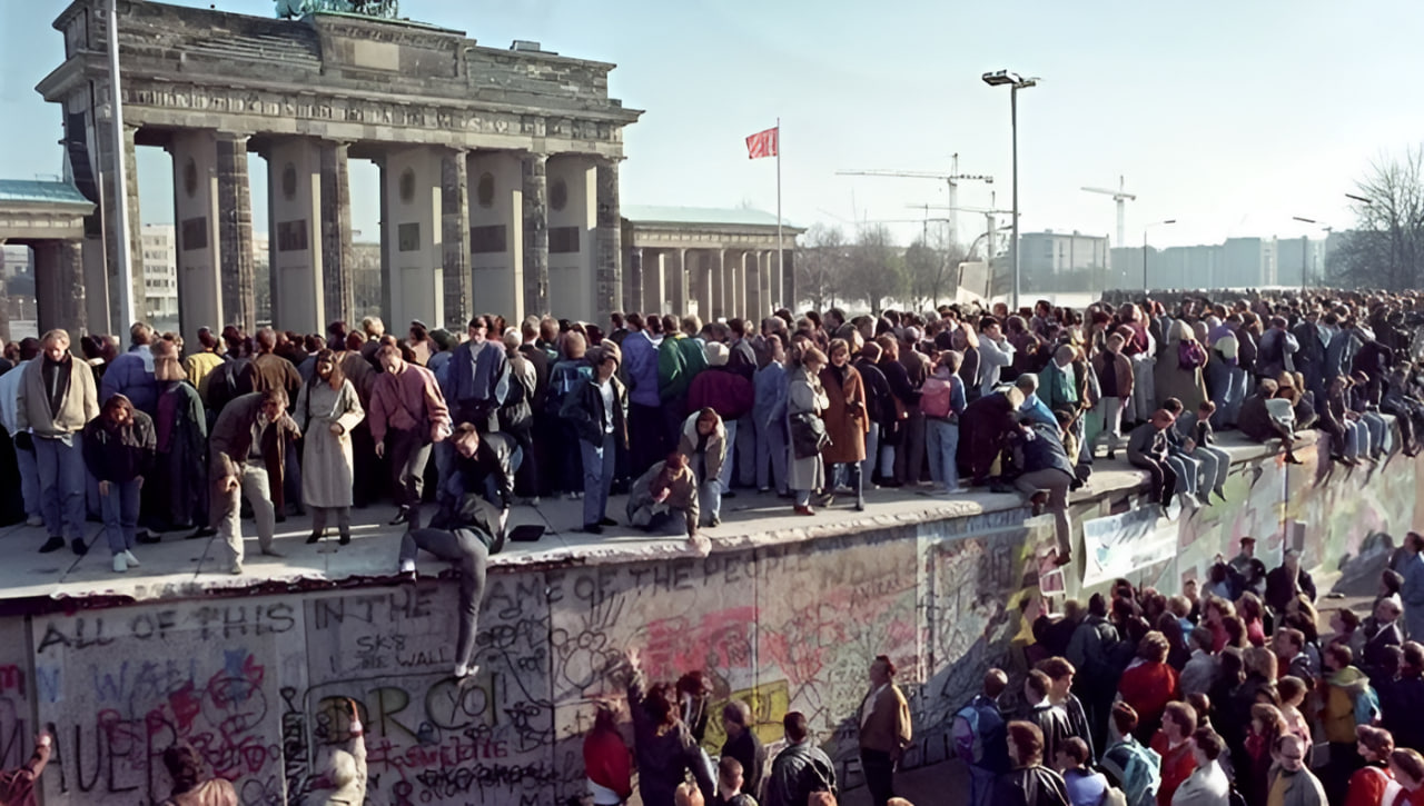 Объединение ФРГ и ГДР берлинская стена