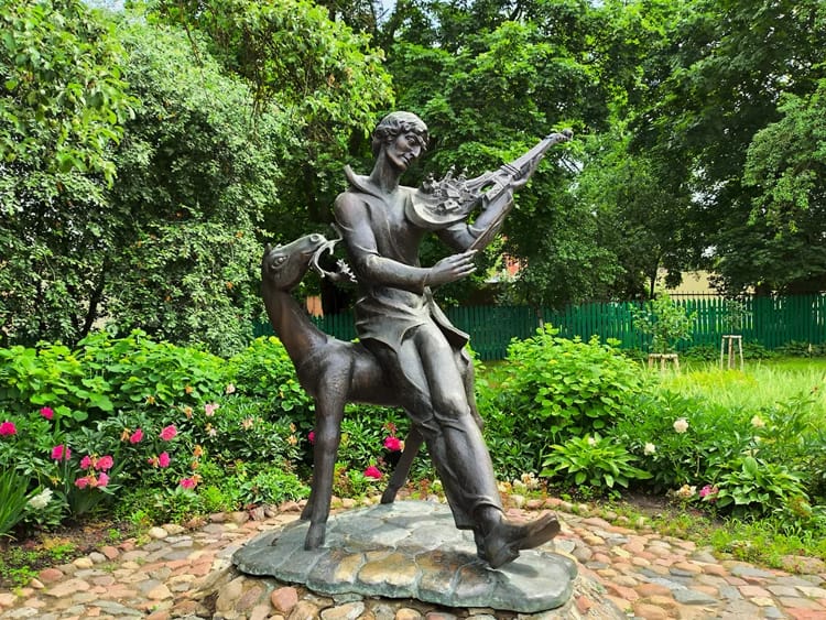 Памятник Шагалу