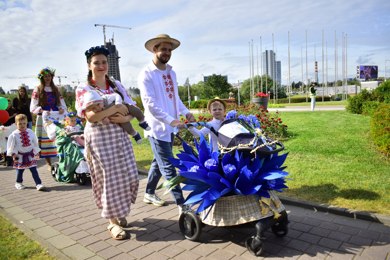 парад колясок