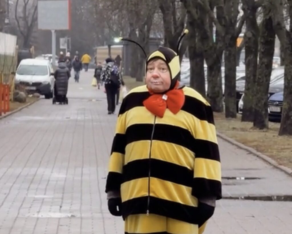 грустный пчел тарассенок