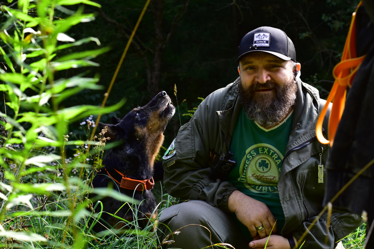 собака человек поиск