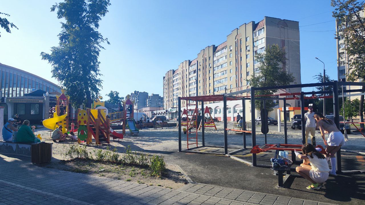 детская площадка возле рынка в Гомеле