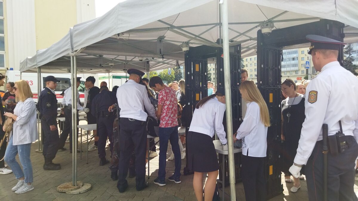 Досмотр на пункте пропуска на День города