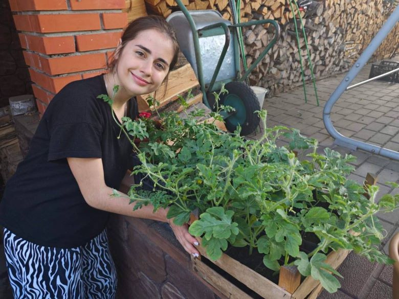 девочка из Гомеля вырастила арбузы с бахчи президента