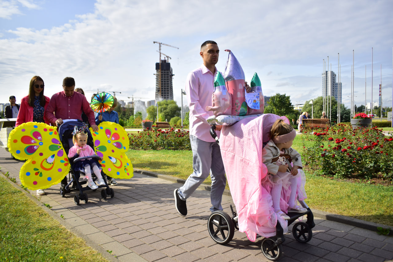 парад колясок