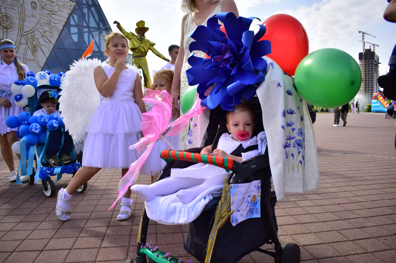 парад колясок