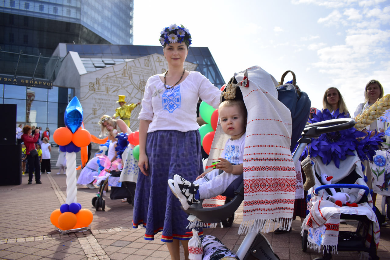 парад колясок