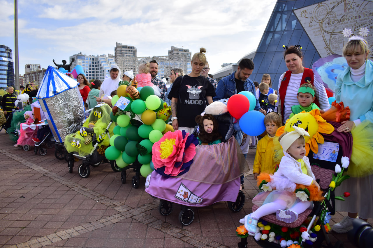 парад колясок