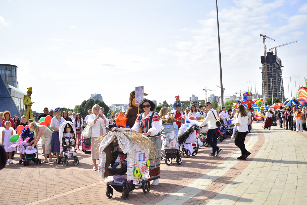 парад колясок