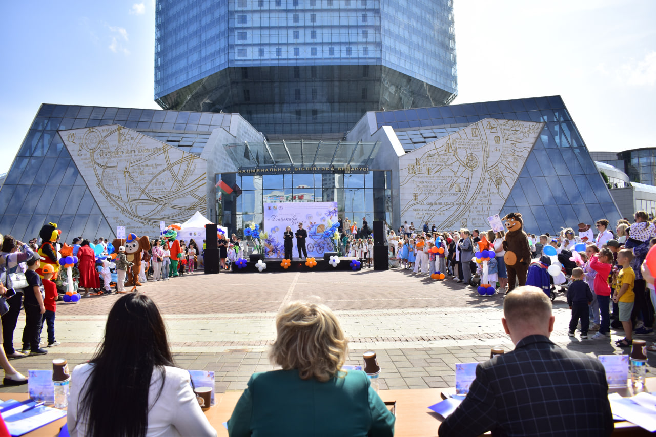 парад колясок