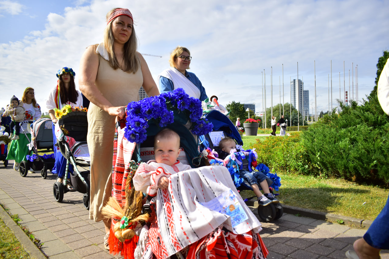 парад колясок