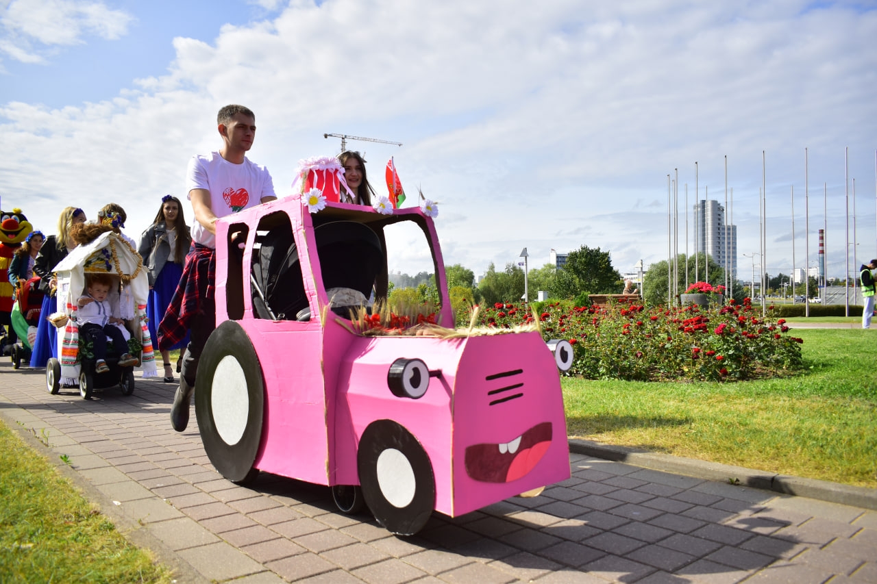 парад колясок