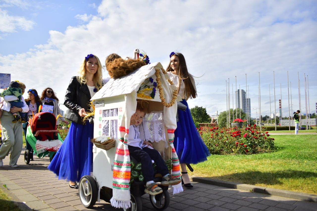 парад колясок