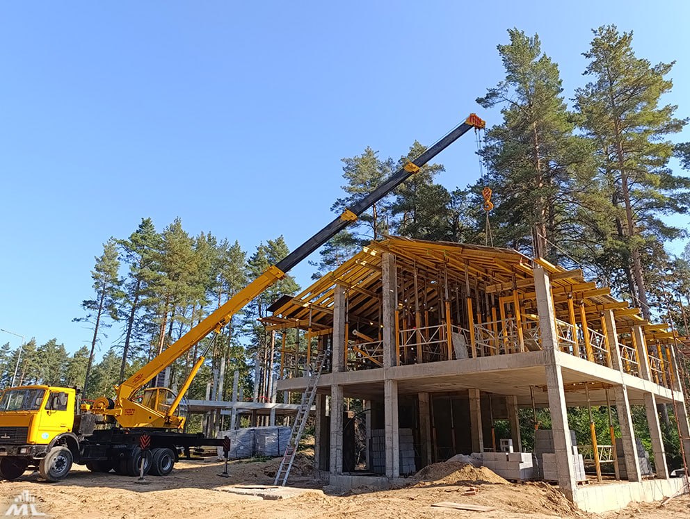 Уютный строительная техника