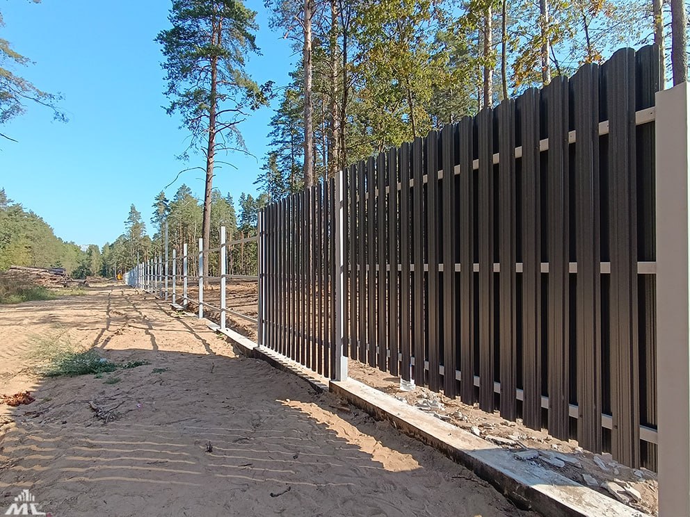 Уютный ограждение